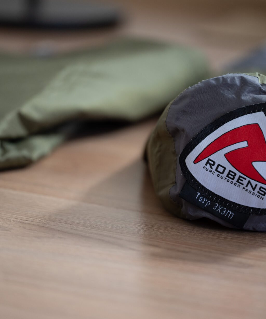 Ultralehký tarp Robens 3 × 3 m pro přespání v přírodě